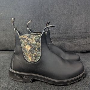 Black Blundstone Chelsea Boots
